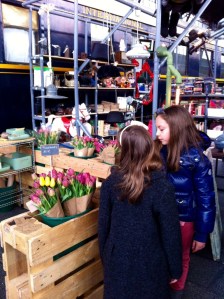 Puesto de tulipanes en Mercado de Motores