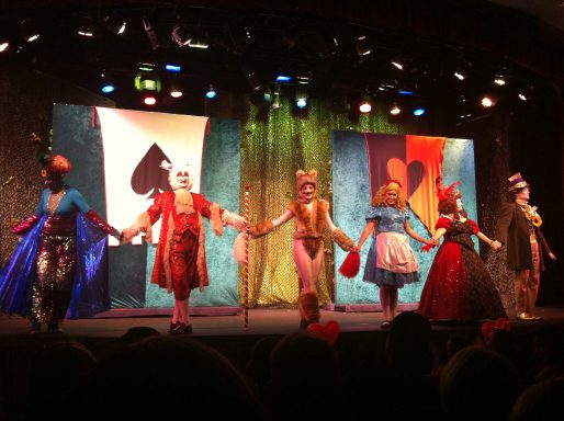 La Maquineta saludando