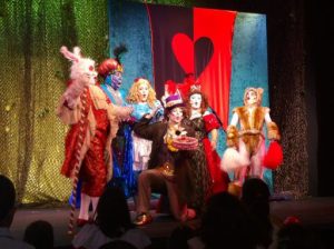 La Maquineta soplando las velas