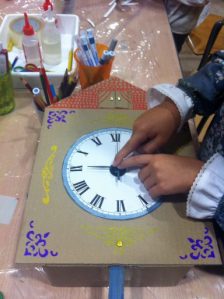 Poniendo el mecanismo al reloj